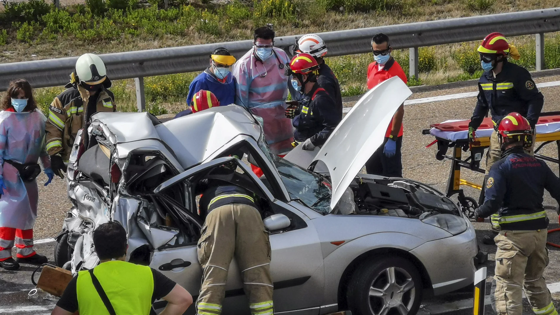 Accidente en la Carretera de Soria a la entrada de Valladolid, sentido Valladolid entre un autobus y un turismo