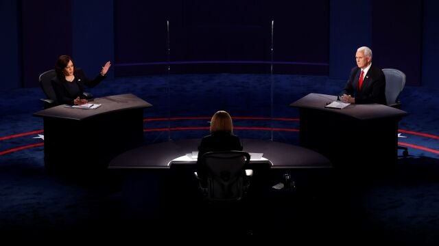 Kamala Harris y Mike Pence durante el debate
