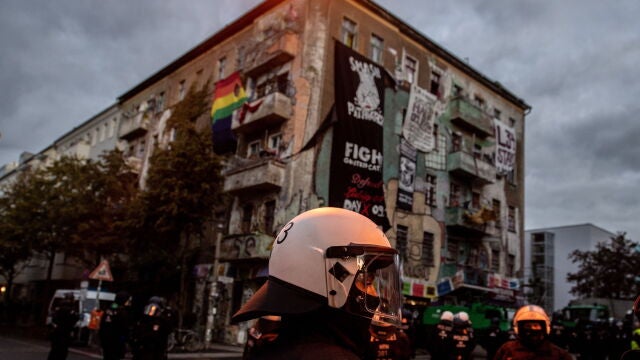 Policías alemanes desalojan un edificio ocupado en Berlín