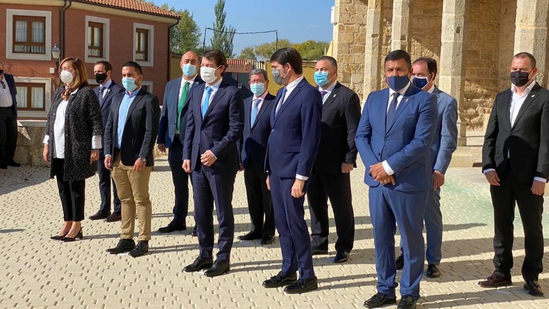 Fernández Mañueco y Suárez-Quiñones con los presidentes de las nueve diputaciones
