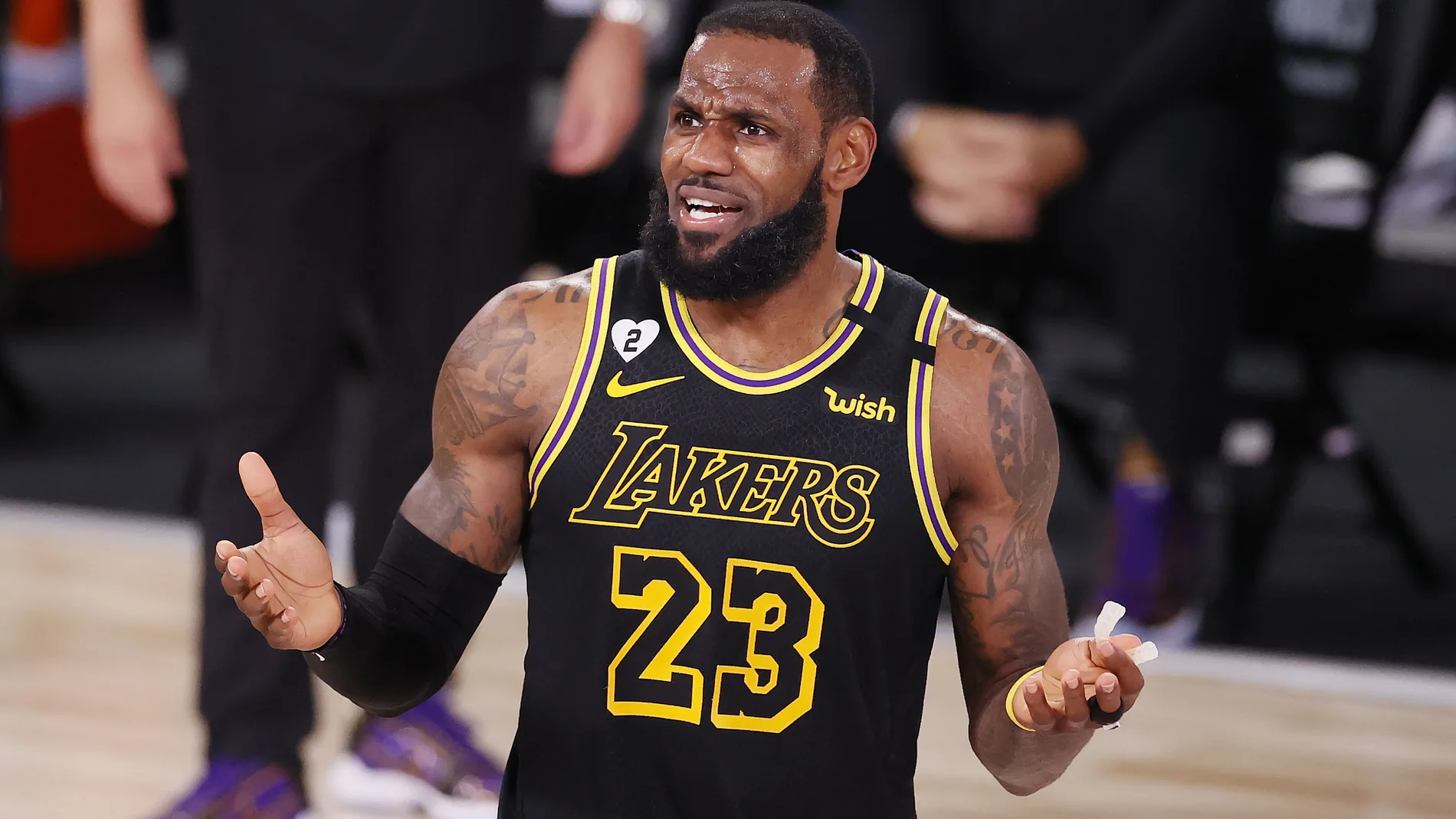 Los Lakers la primera con la camiseta de Kobe