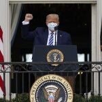 El presidente Donald Trump se dirige desde la Casa Blanca a sus seguidores