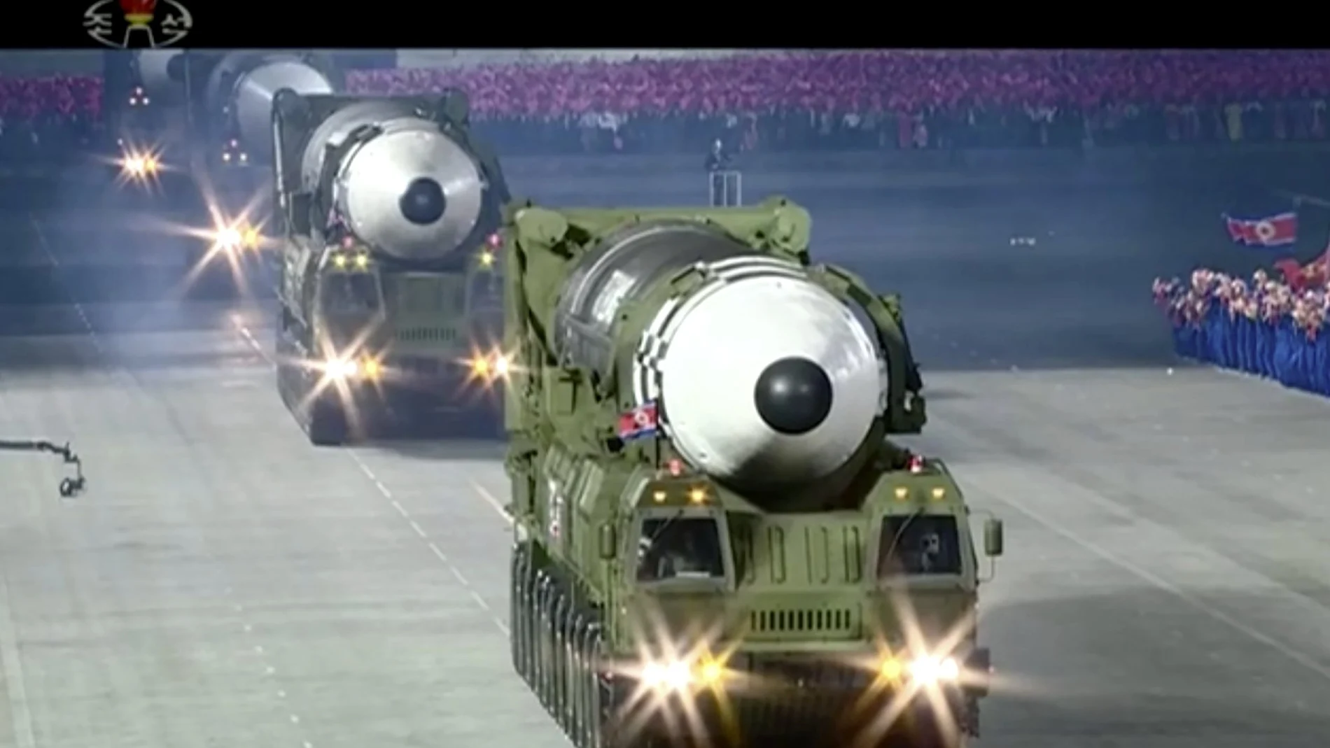 El misil intercontinental presentado en un desfile nocturno medido al milímetro por el régimen norcoreano de Kim Jong Un