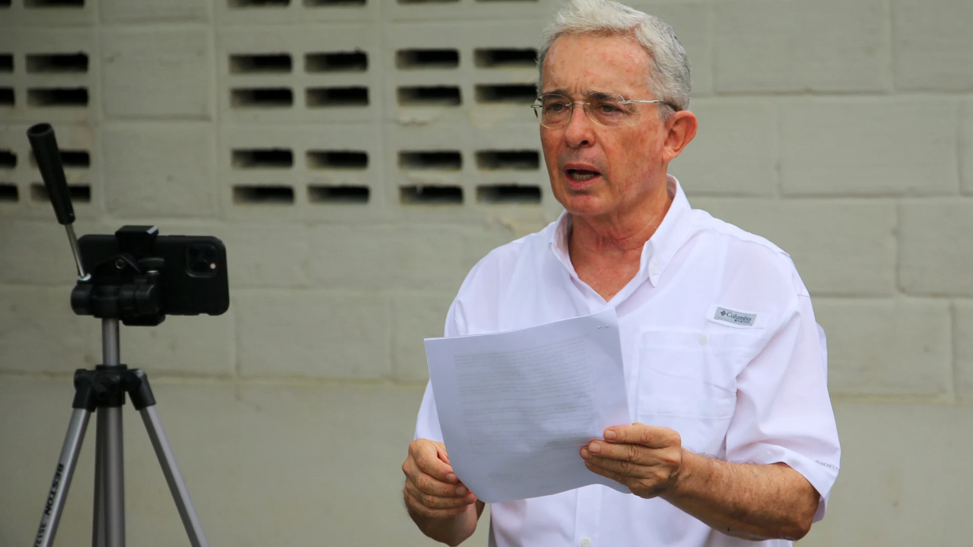 Álvaro Uribe tras terminar su arresto domiciliario