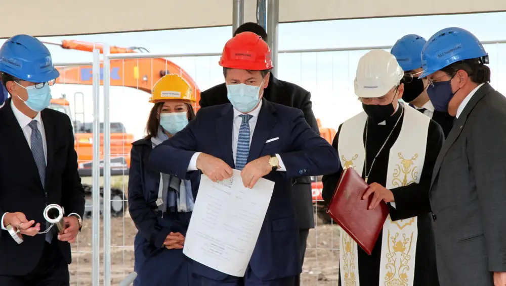 El primer ministro italiano, Giuseppe Conte, inaugura la construcción de un nuevo hospital en Taranto, Italia