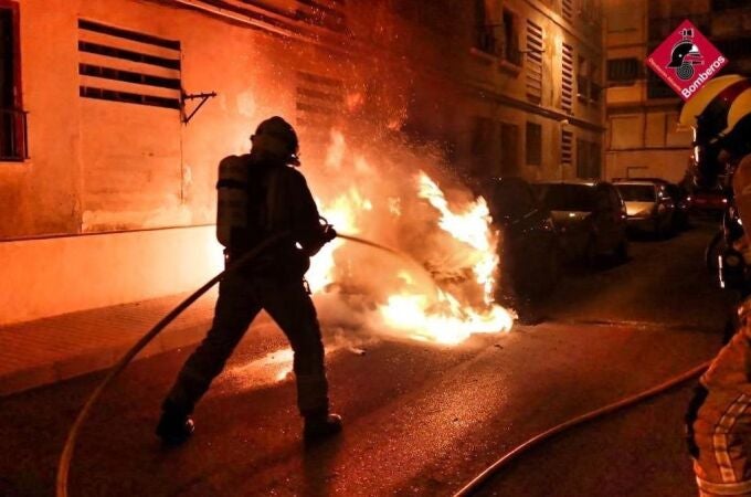 Imagen de archivo de Bomberos de Alicante en la extinción de un incendio