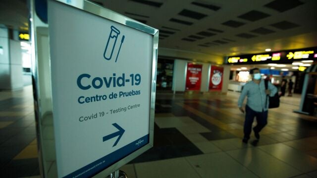 Indicativo de un centro de pruebas en un aeropuerto