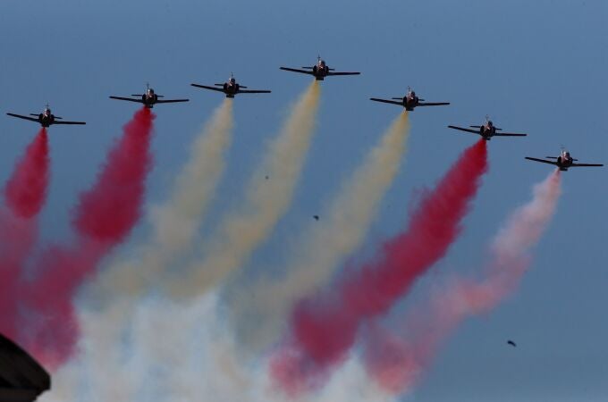 La Patrulla Águila, la unidad acrobática del Ejército del Aire, durante el acto organizado con motivo del 12 de octubre, Día de la Fiesta Nacional