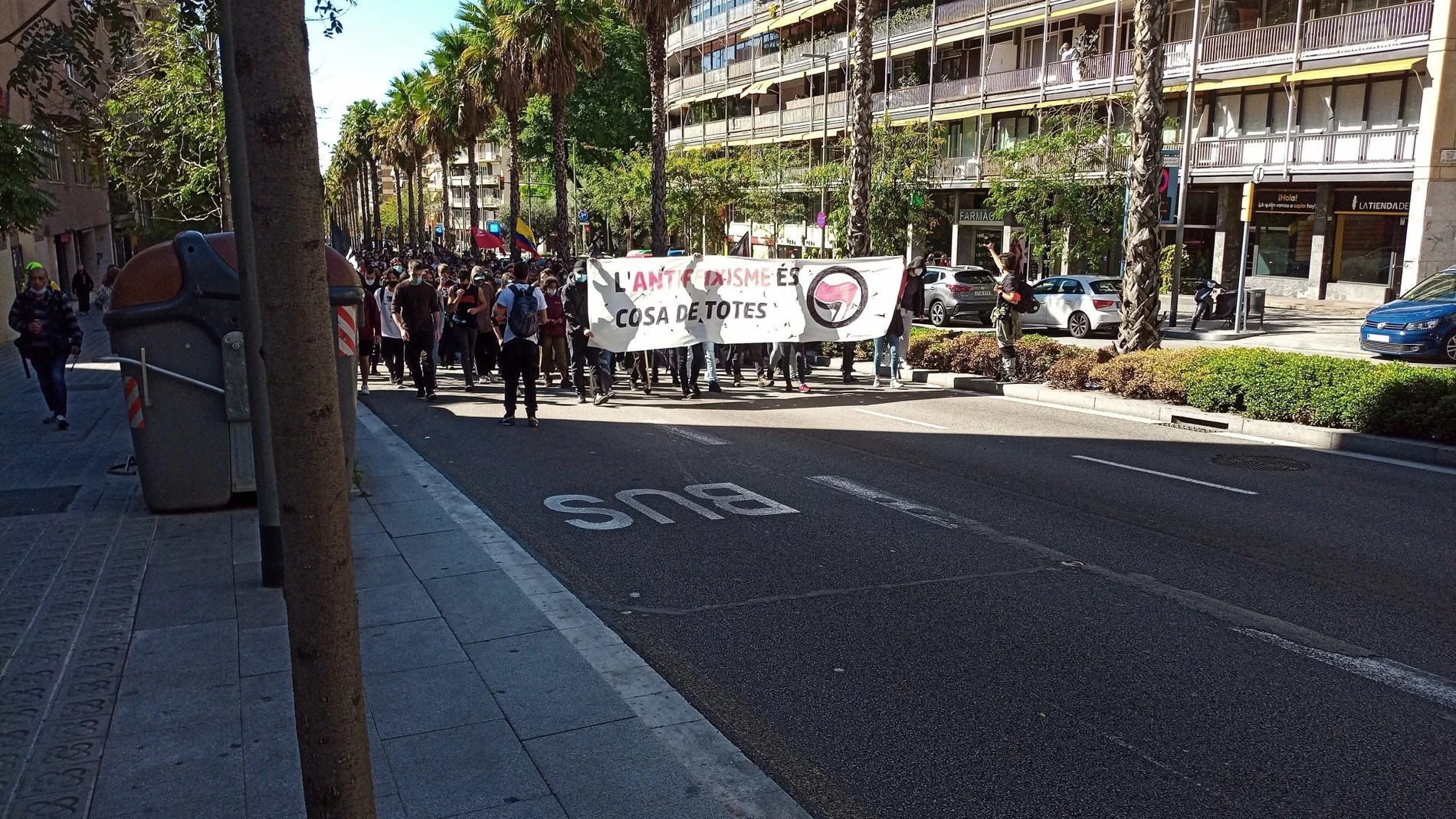 Cabecera de la movilización antifascista en el 12-O, de la plataforma 'Som Antifeixistes'. SOM ANTIFEIXISTES