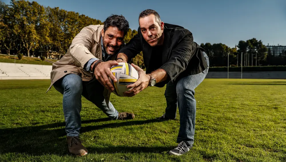 Jaime Nava y Juan Tinoco durante la entrevista para presentar su libro , TEAM, lecciones y valores del rugby para la vida.