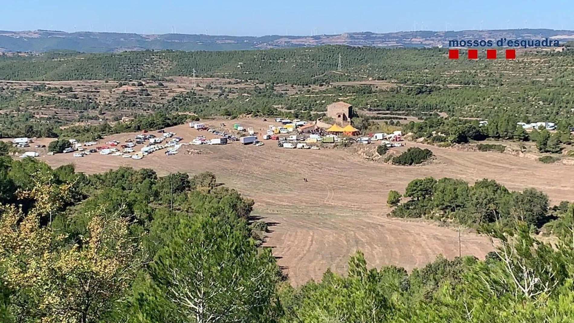 Los Mossos desalojaron una 'rave' ilegal con unas 200 personas cerca de una casa abandonada en Rubió (Barcelona)MOSSOS D'ESQUADRA13/10/2020