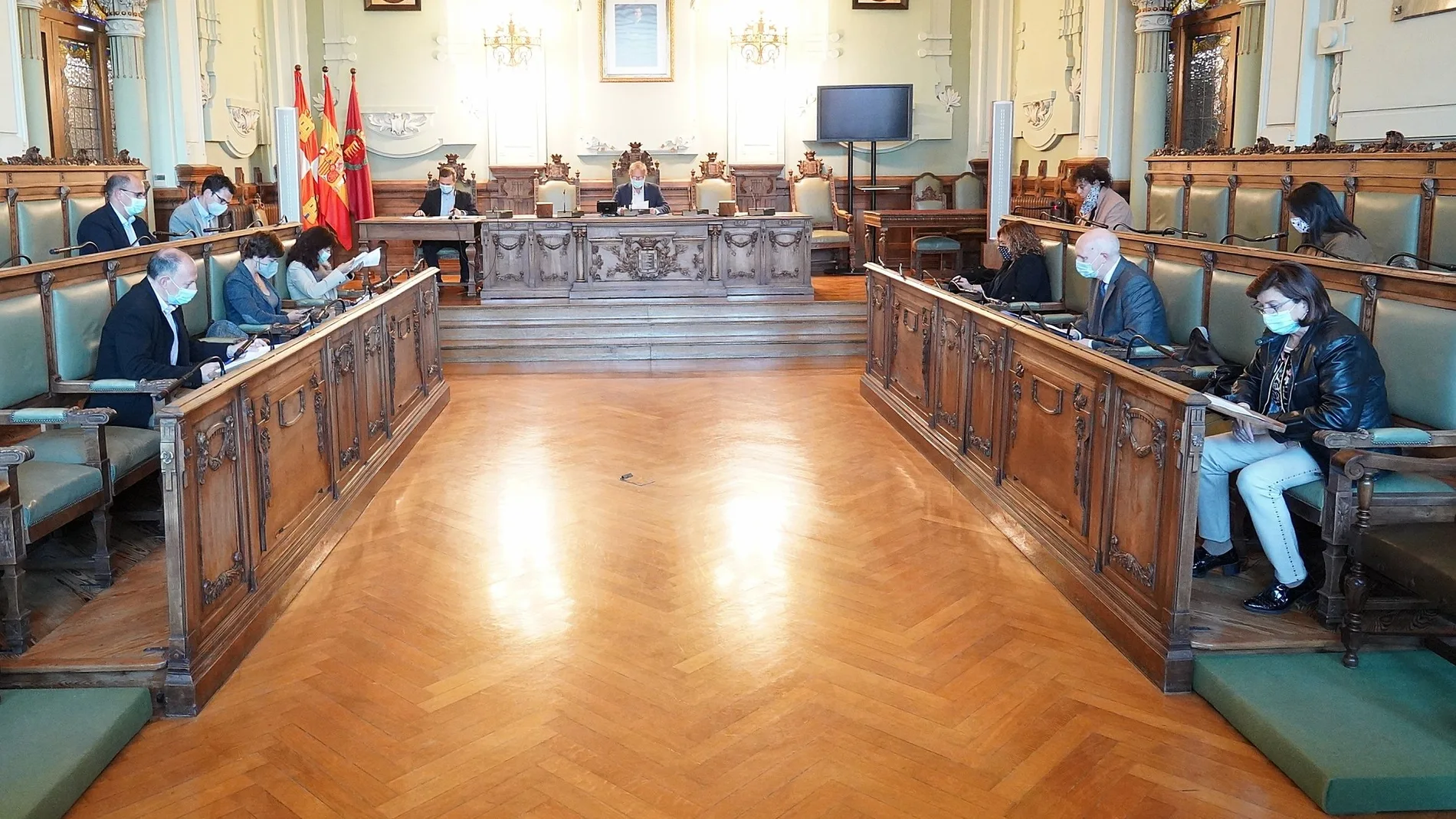 Junta de Gobierno en el Ayuntamiento de Valladolid presidida por el concejal de Urbanismo, Manuel Saravia