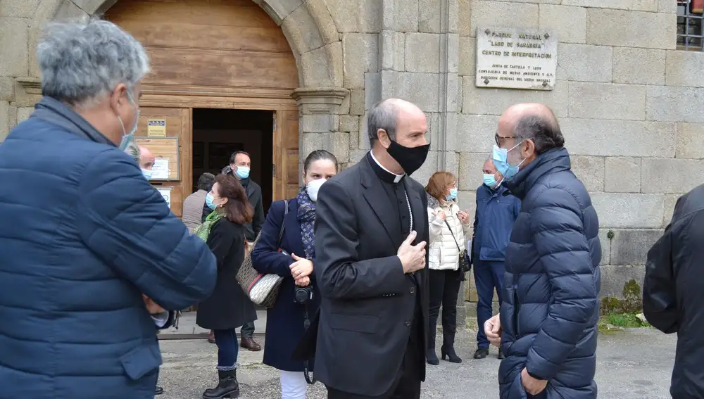 El consejero de Cultura y Turismo, Javier Ortega, visita el monasterio cisterciense de San Martín del Castañar, en la provincia de Zamora