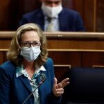 La vicepresidenta económica Nadia Calviño, durante su intervención en una sesión de control al Ejecutivo.