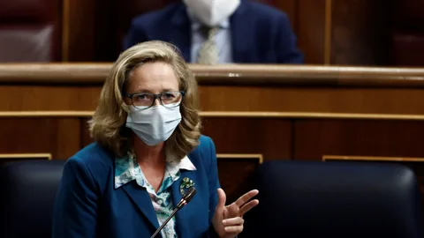 La vicepresidenta económica Nadia Calviño, durante su intervención en una sesión de control al Ejecutivo.