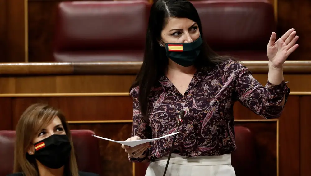 La diputada de vOX, Macarena Olona, durante la sesión de control al Gobierno