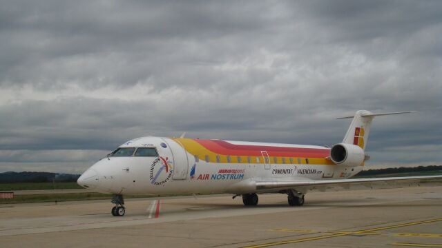 Avión de Air Nostrum en el aeropuerto de León