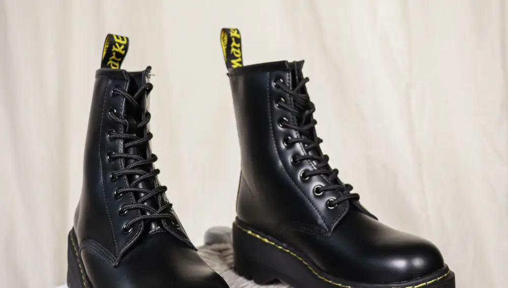 Botas militares de mujer muy rebajadas, en oferta al 50%