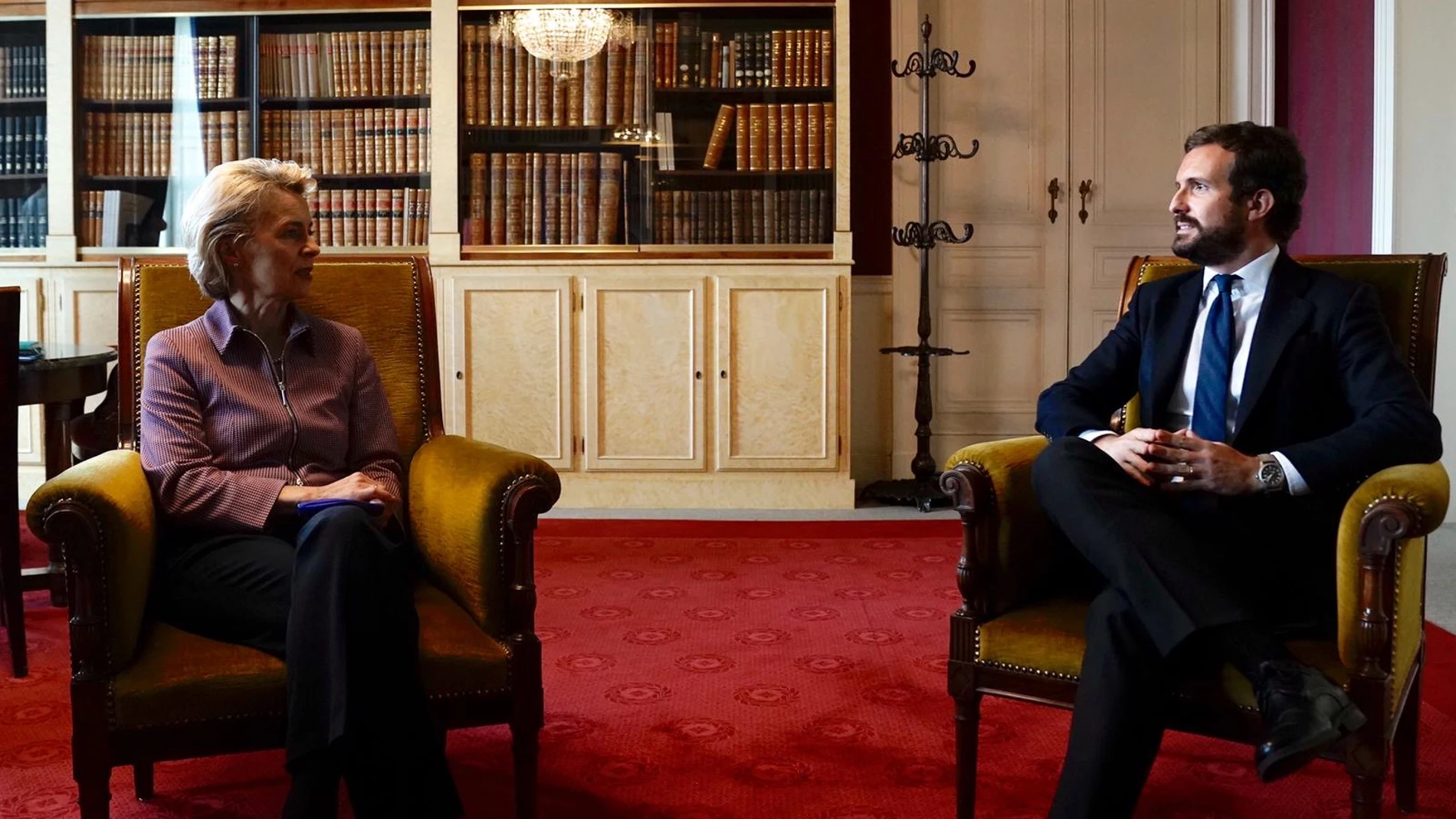 El líder del PP, Pablo Casado durante su reunión con la presidenta de la Comisión Europea Úrsula Von der Leyen