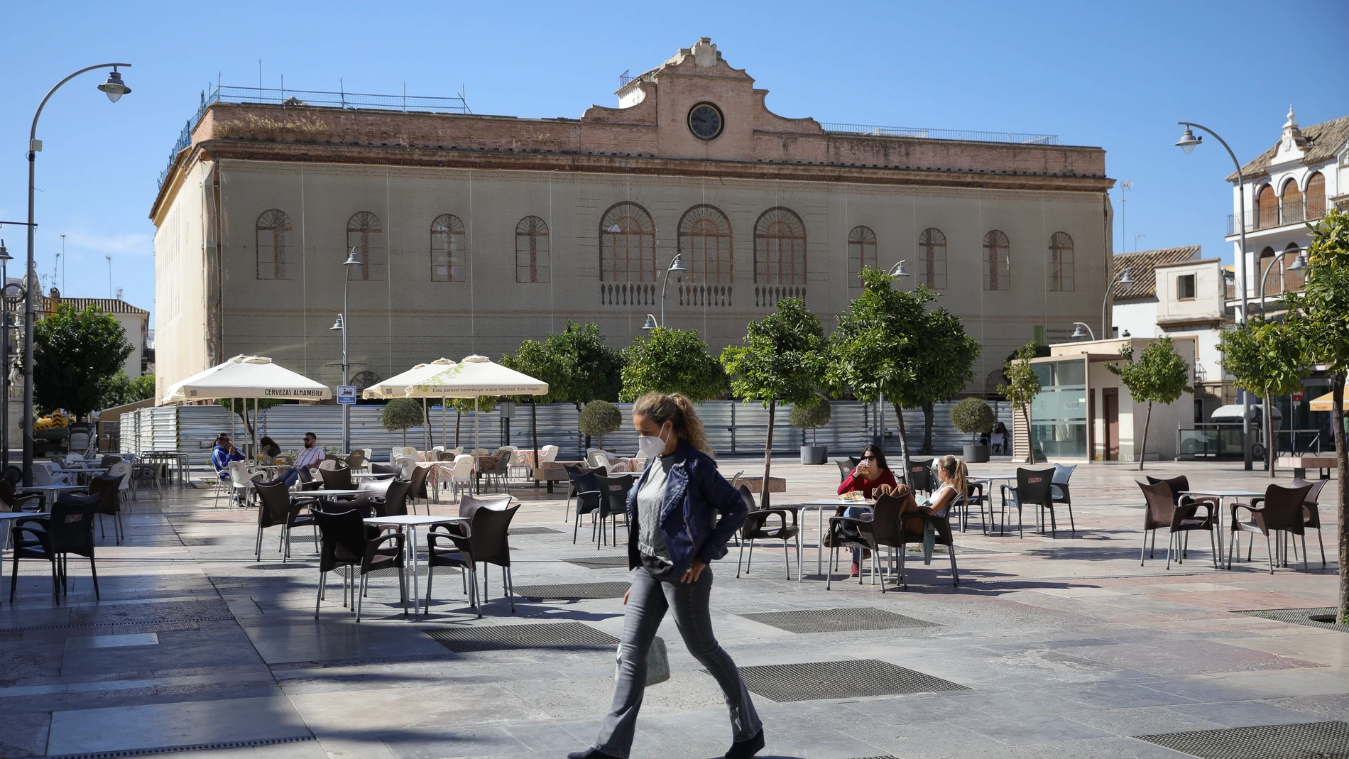 Plaza de España de Écija, donde el coronavirus está afectando mortalmente de nuevo en las residencias. María José López / Europa Press