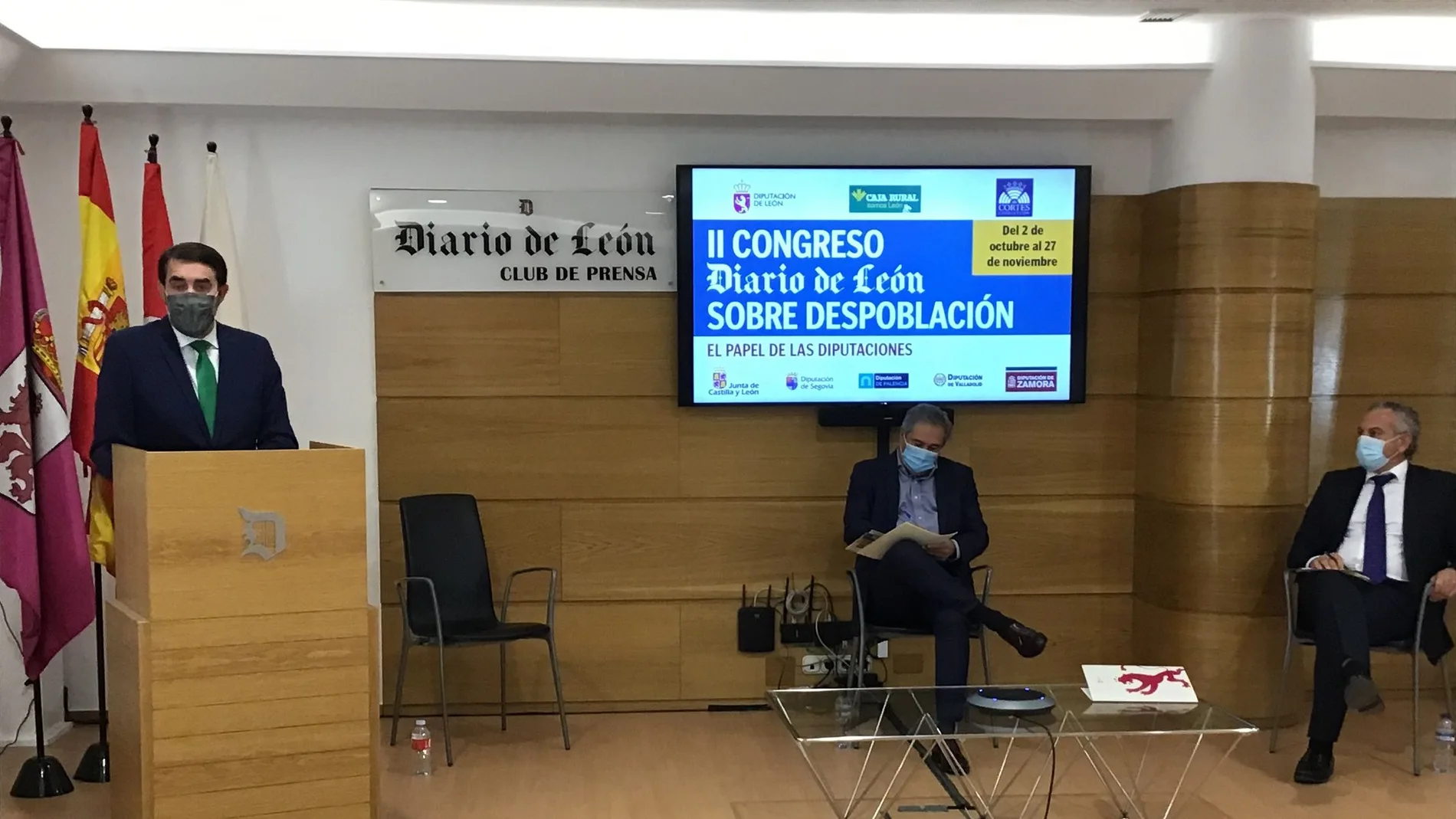 El consejero de Fomento y Medio Ambiente, Juan Carlos Suárez-Quiñones, interviene en la jornada sobre despoblación organizada por el Club de Prensa Diario de León