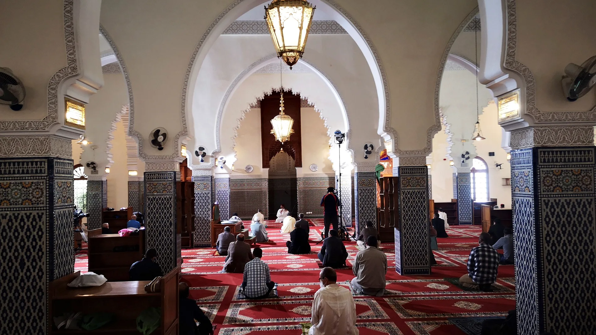 Vista del interior de la mezquita Al Riad, en Rabat,.-EFE/Mohamed Siali