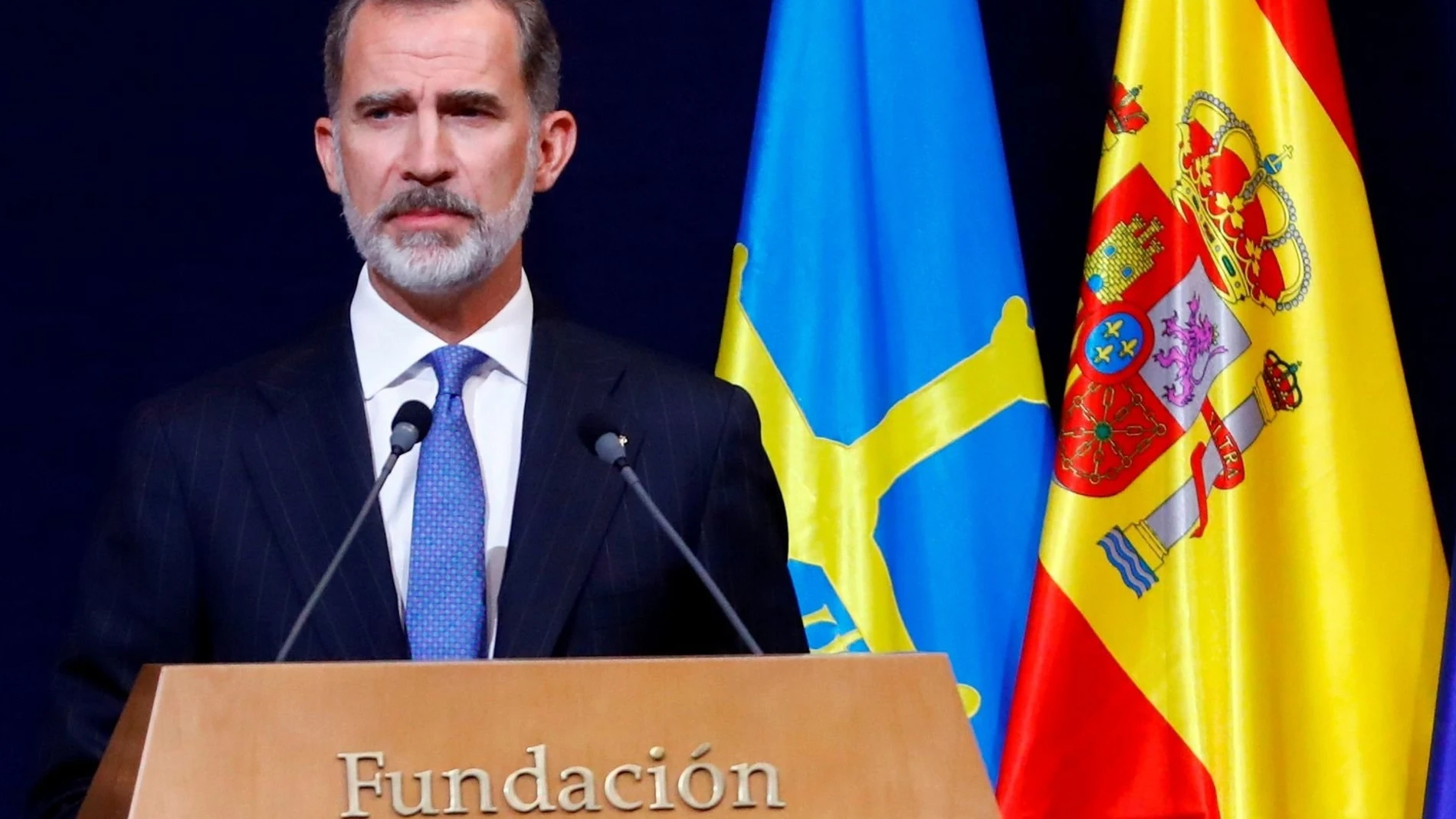 El Rey Felipe pronuncia su discurso durante la ceremonia de los Premios Princesa de Asturias en Oviedo.