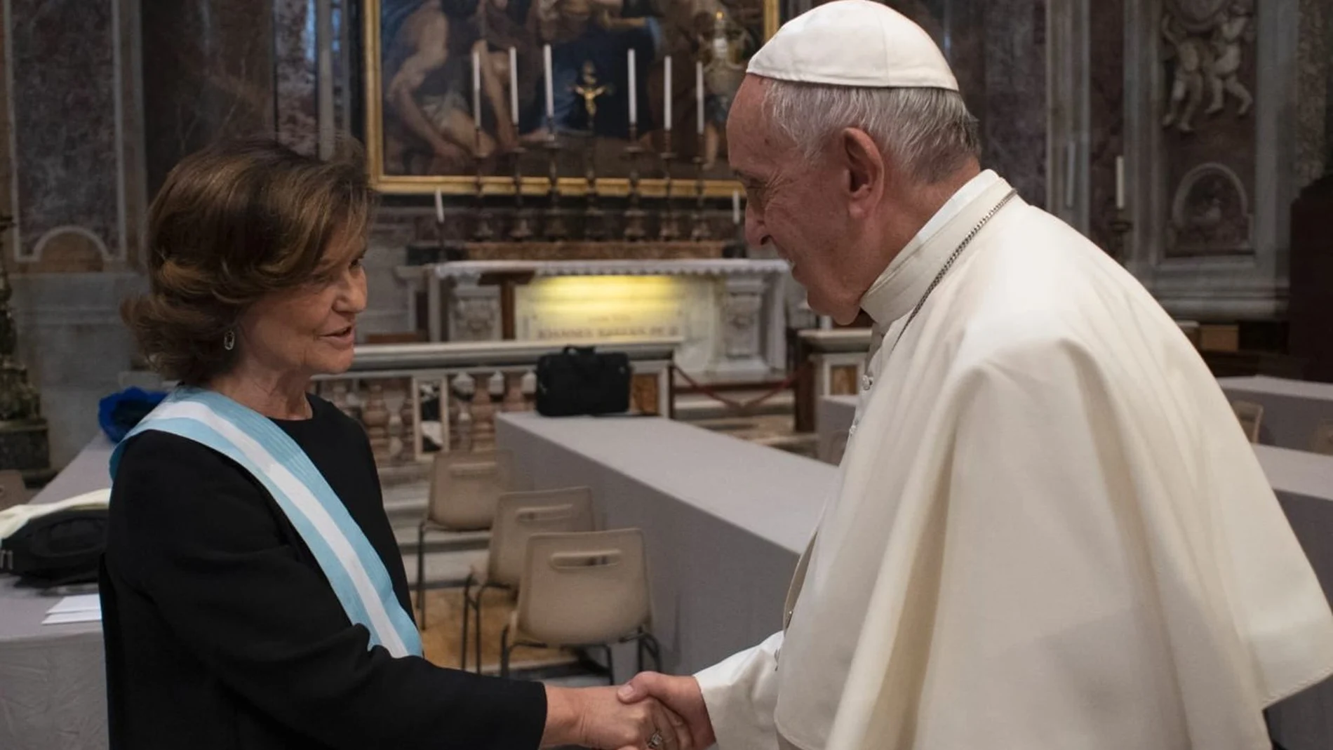 Carmen Calvo y el Papa Francisco en un encuentro en el Vaticano