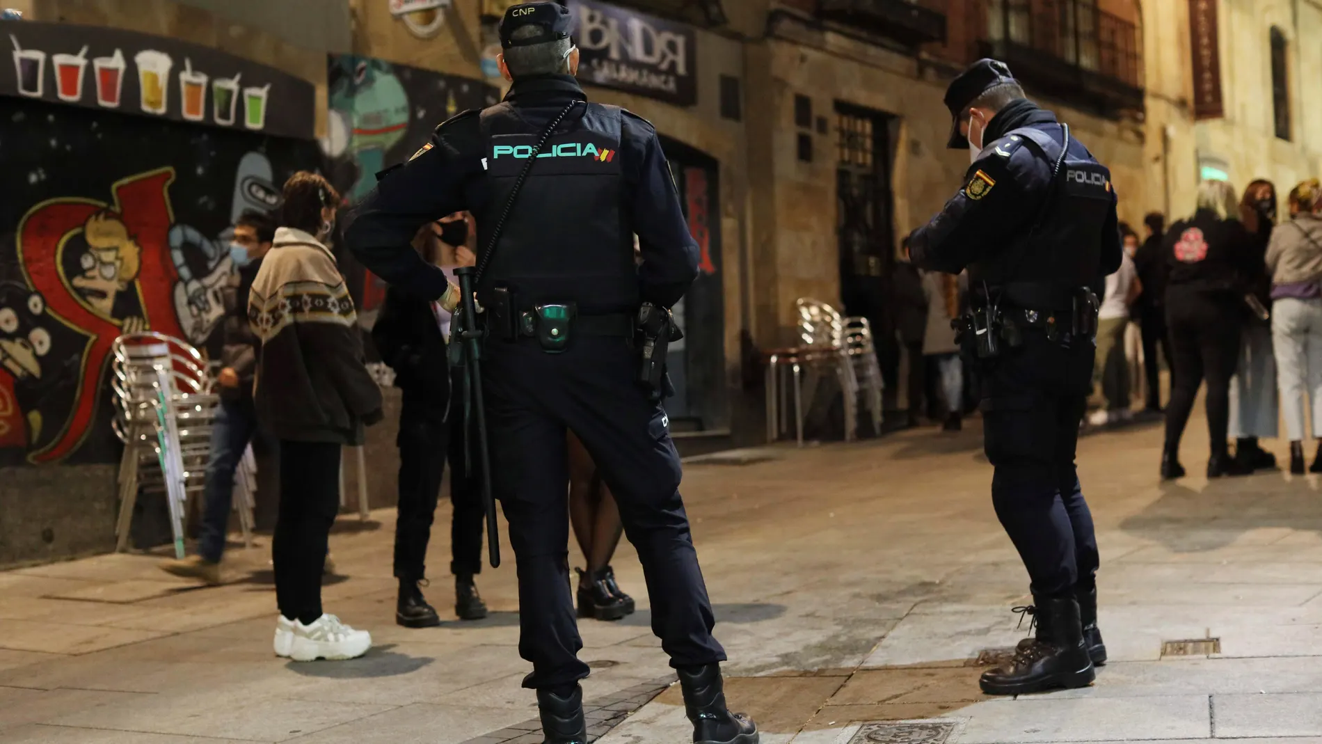 Agentes de la Policía Nacional controlan las zonas de ocio de Salamanca