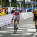 Van der Poel se impone en el esprint a Van Aert