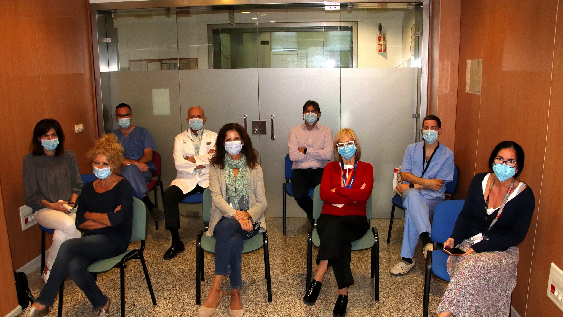Parte de los integrantes del equipo multidisciplinar dedicado a los casos de cáncer de mama en el Hospital Virgen Macarena de Sevilla