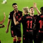 Januzaj celebra con sus compañeros de la Real un gol ante el Betis