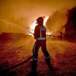 Los bomberos sofocan un incendio de grandes dimensiones en una empresa de San Andrés del Rabanedo