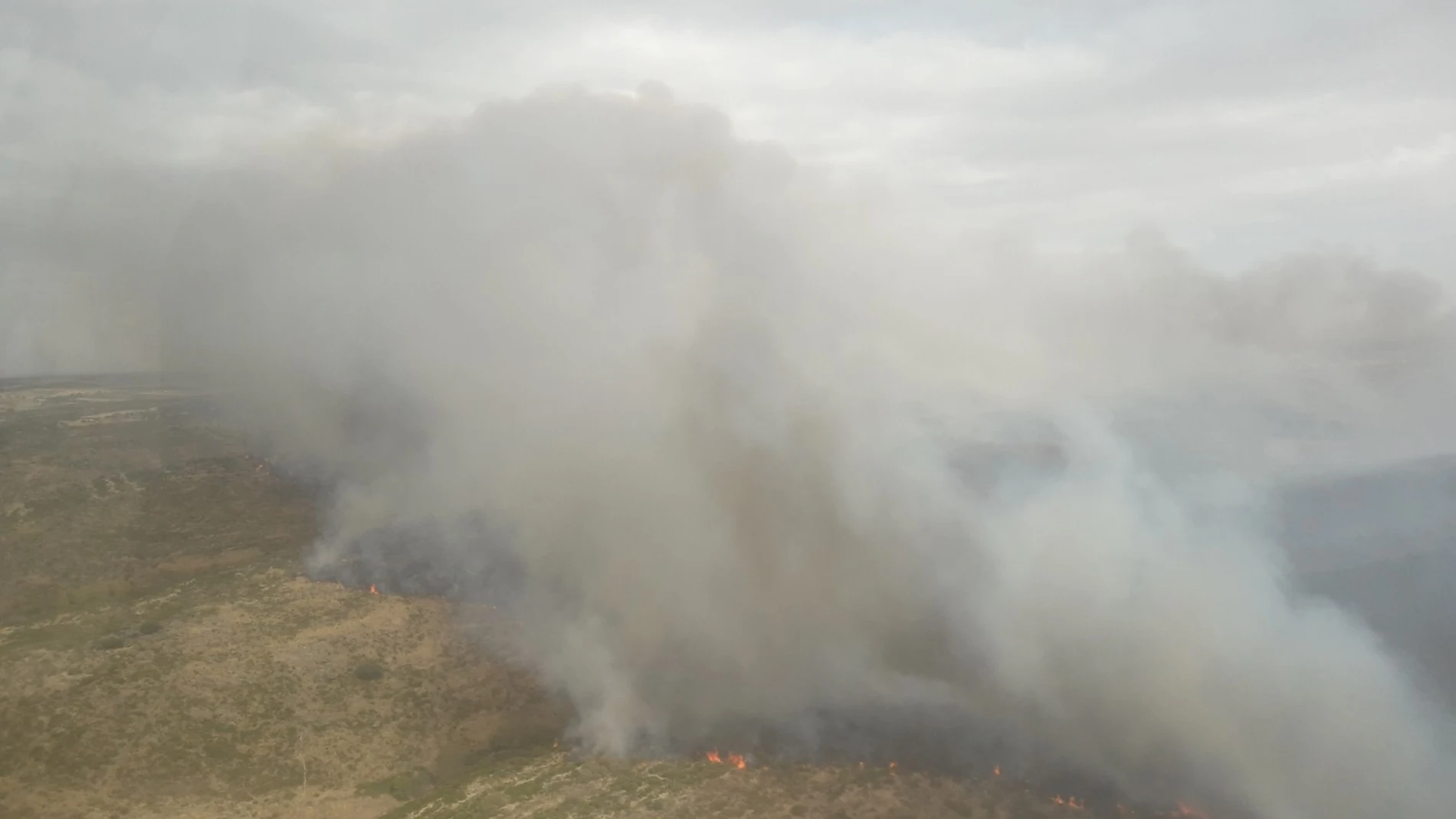 Imagen del incendio que se ha declarado este mediodía en Carbajosa de Alba
