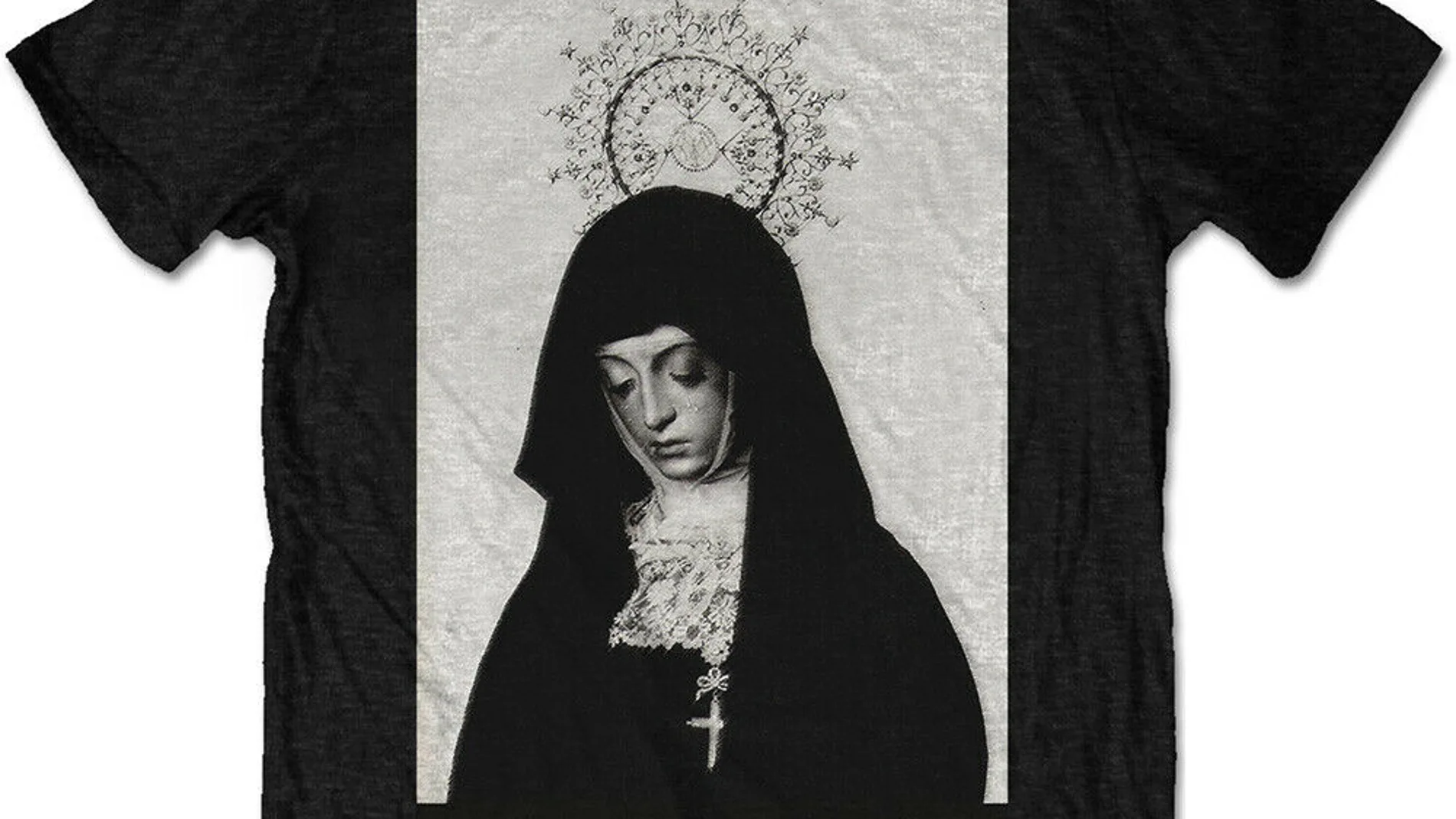 Imagen de la camiseta de la banda de rock con la Virgen de la Soledad zamorana