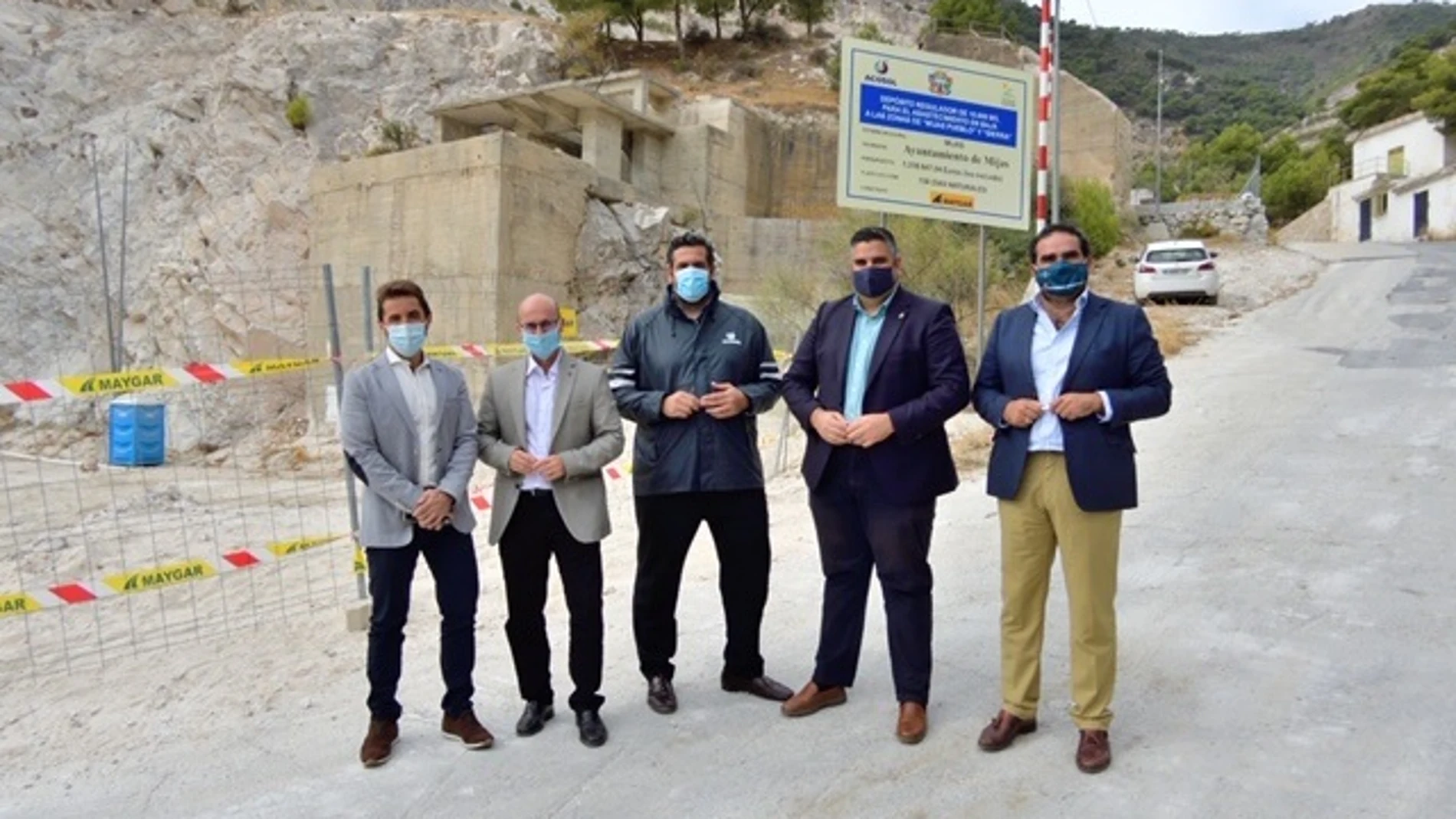 Visita a las obras de construcción de un depósito de agua en La Cañada de los Canteros, en Mijas