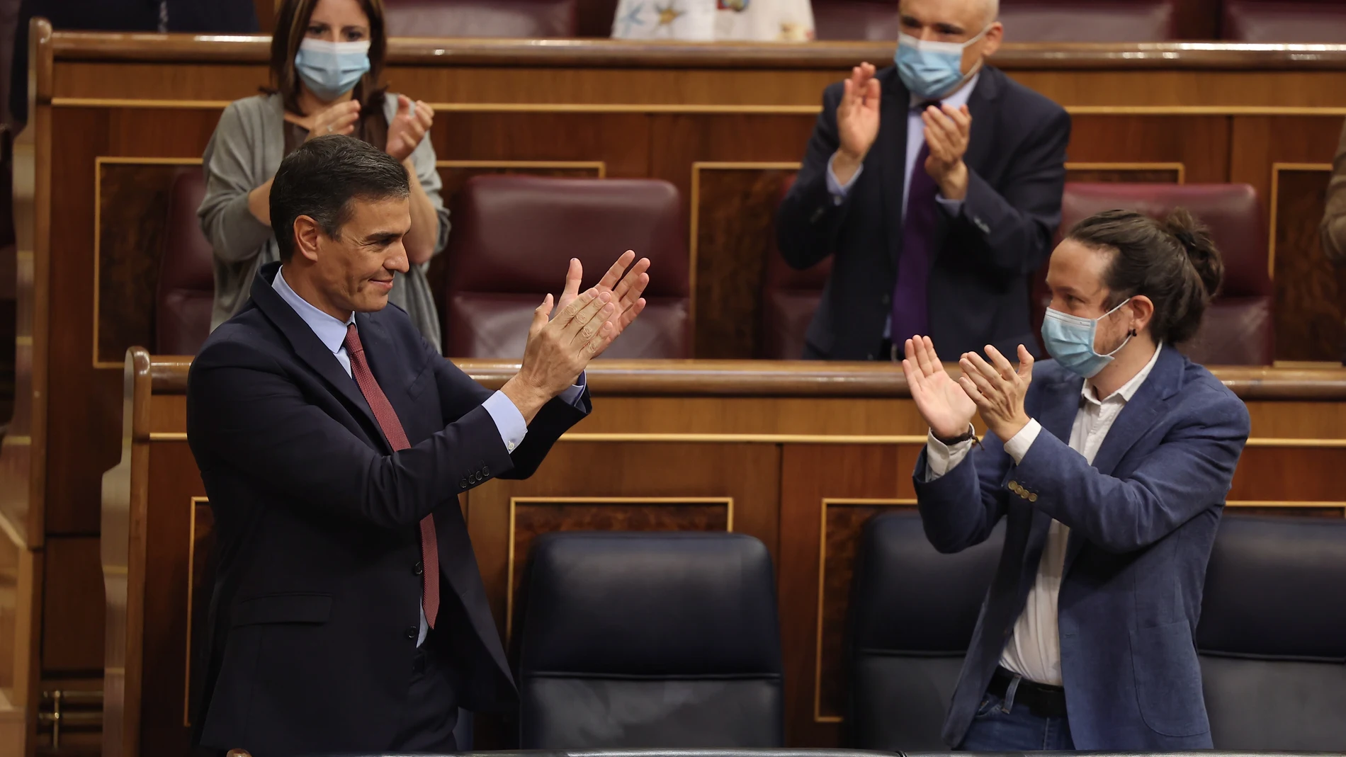 El presidente del Gobierno, Pedro Sánchez, y el vicepresidente segundo, Pablo Iglesias, durante el debate de la moción de censura de Vox en el Congreso de los Diputados