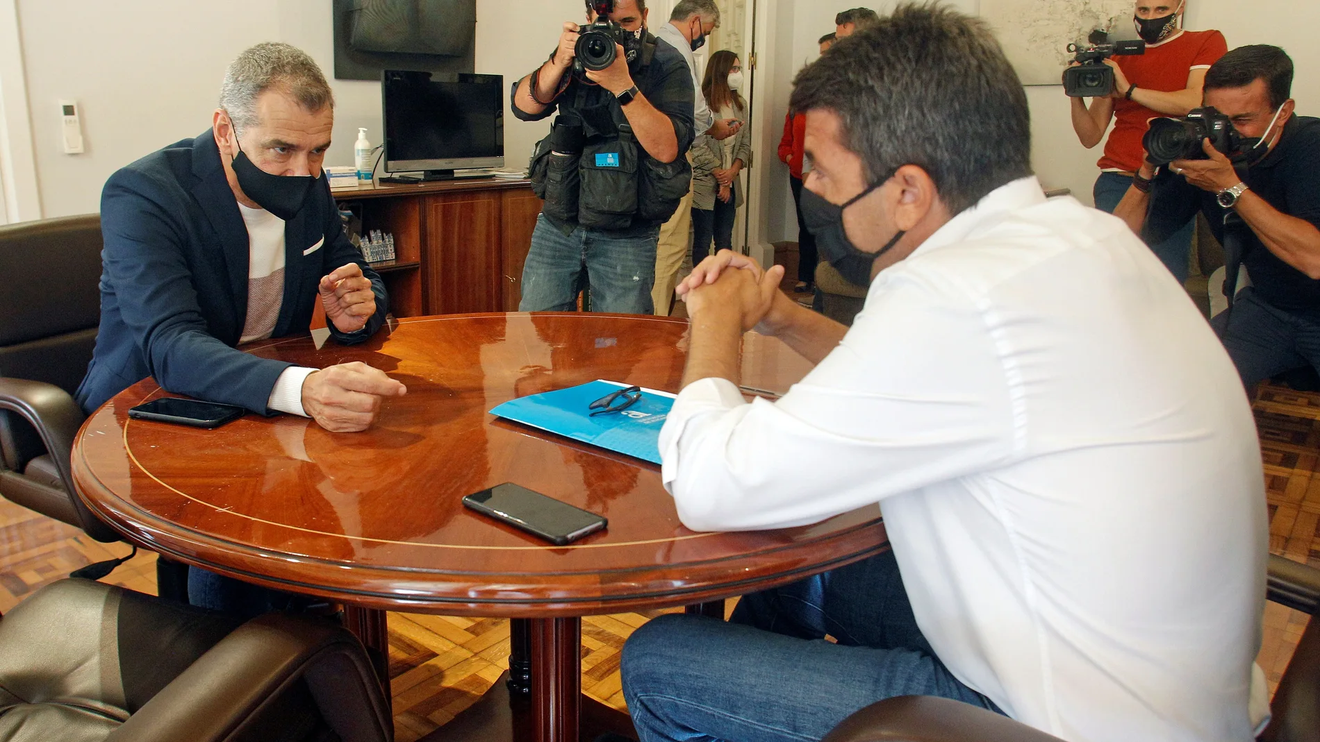 El presidente de la Diputación de Alicante, Carlos Mazón, junto al coordinador autonómico de Cs en la Comunitat Valenciana, Toni Cantó