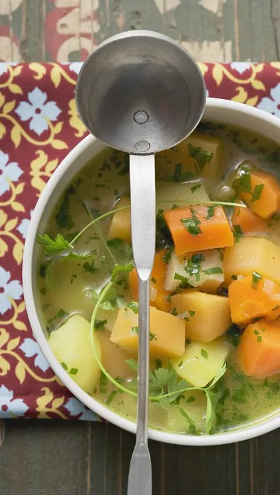 En la imagen, una sopa de verduras.