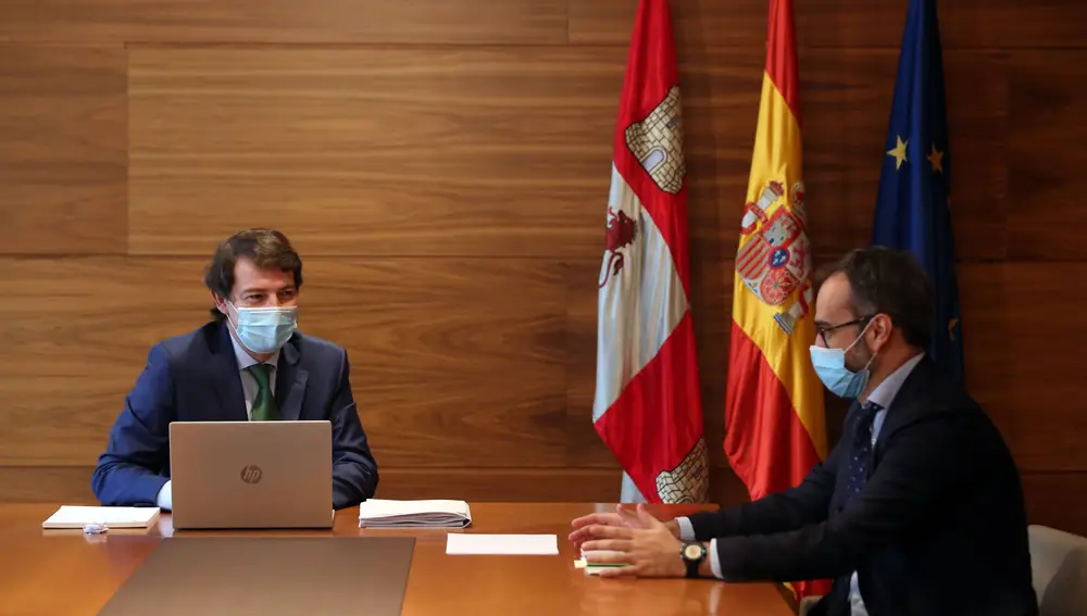 El presidente de la Junta de Castilla y León, Alfonso Fernández Mañueco, se reúne con el portavoz de Vox en las Cortes, Jesús María García-Conde del Castillo