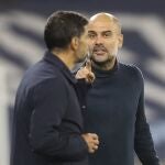 Sérgio Conceição y Pep Guardiola discuten durante el Manchester City-Oporto.