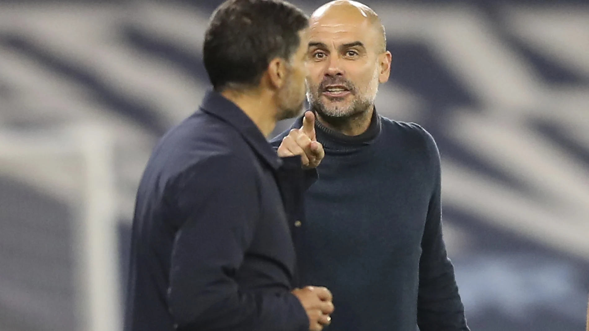 Sérgio Conceição y Pep Guardiola discuten durante el Manchester City-Oporto.