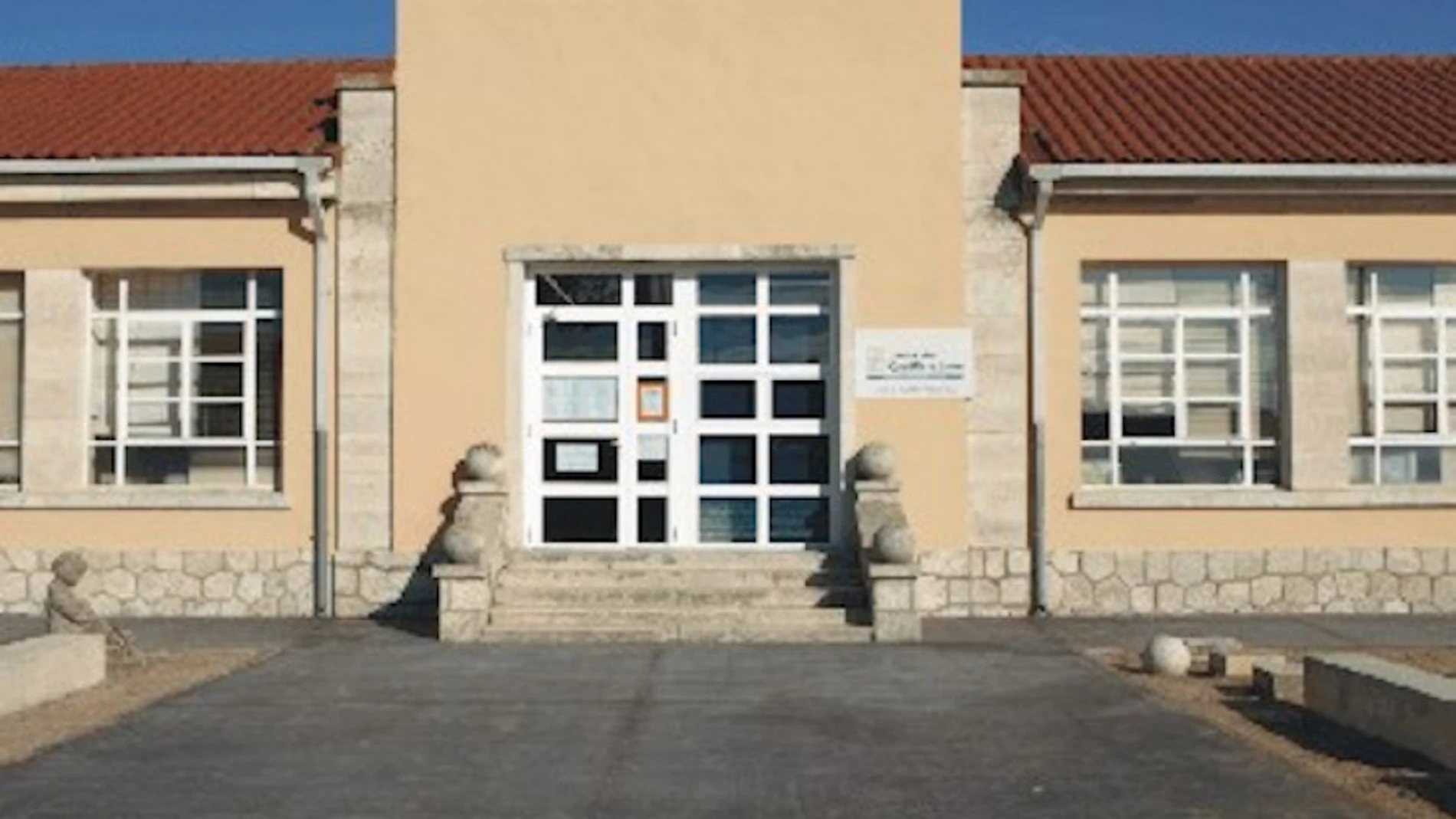 Entrada al CRA El Páramo de Villanubla