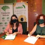 La responsable de Solidaridad Social y Educación de la Fundación Unicaja, Ana Cabrera, y Marisa Martín, gerente y directora médico de la Fundación Cudeca, durante la firma del convenio