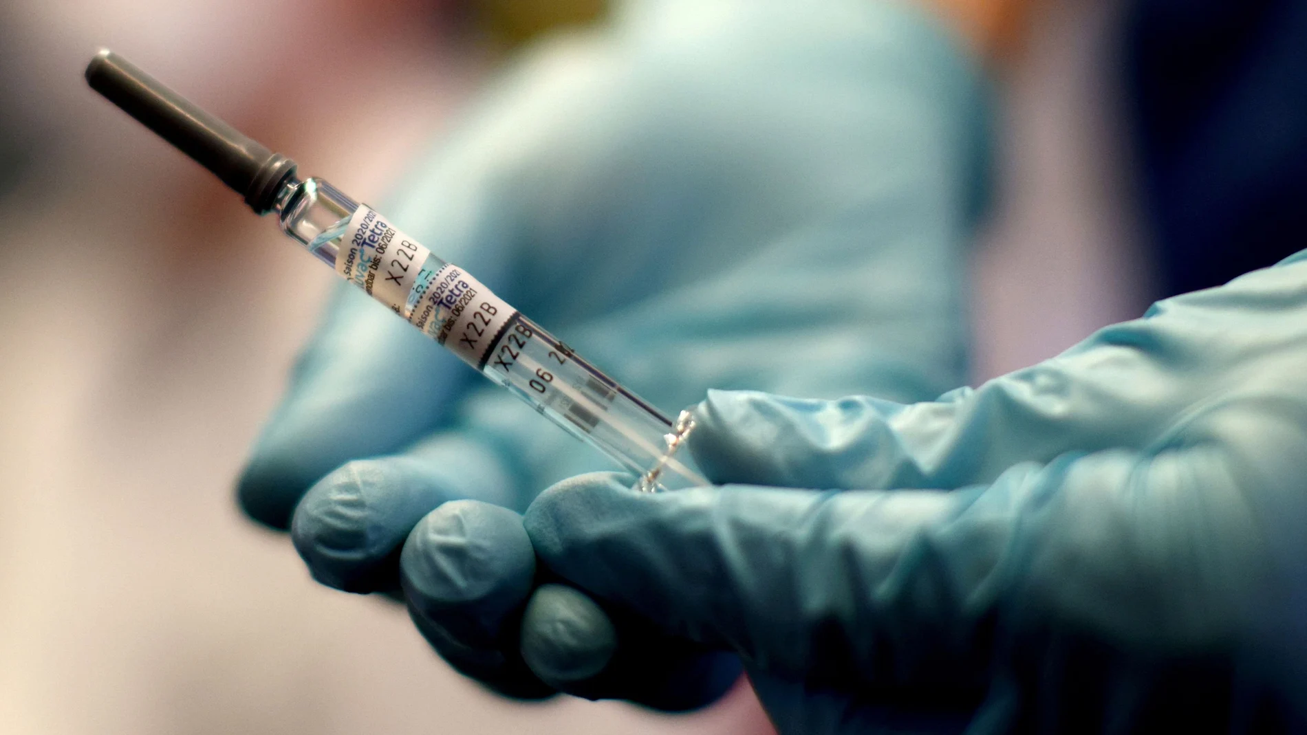 Decenas de investigadores de todo el mundo siguen trabajando a contrarreloj para desarrollar una vacuna segura y eficaz