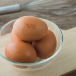 Todos los huevos que se comercializan en la Unión Europea deben estar marcadas con un código de identificación