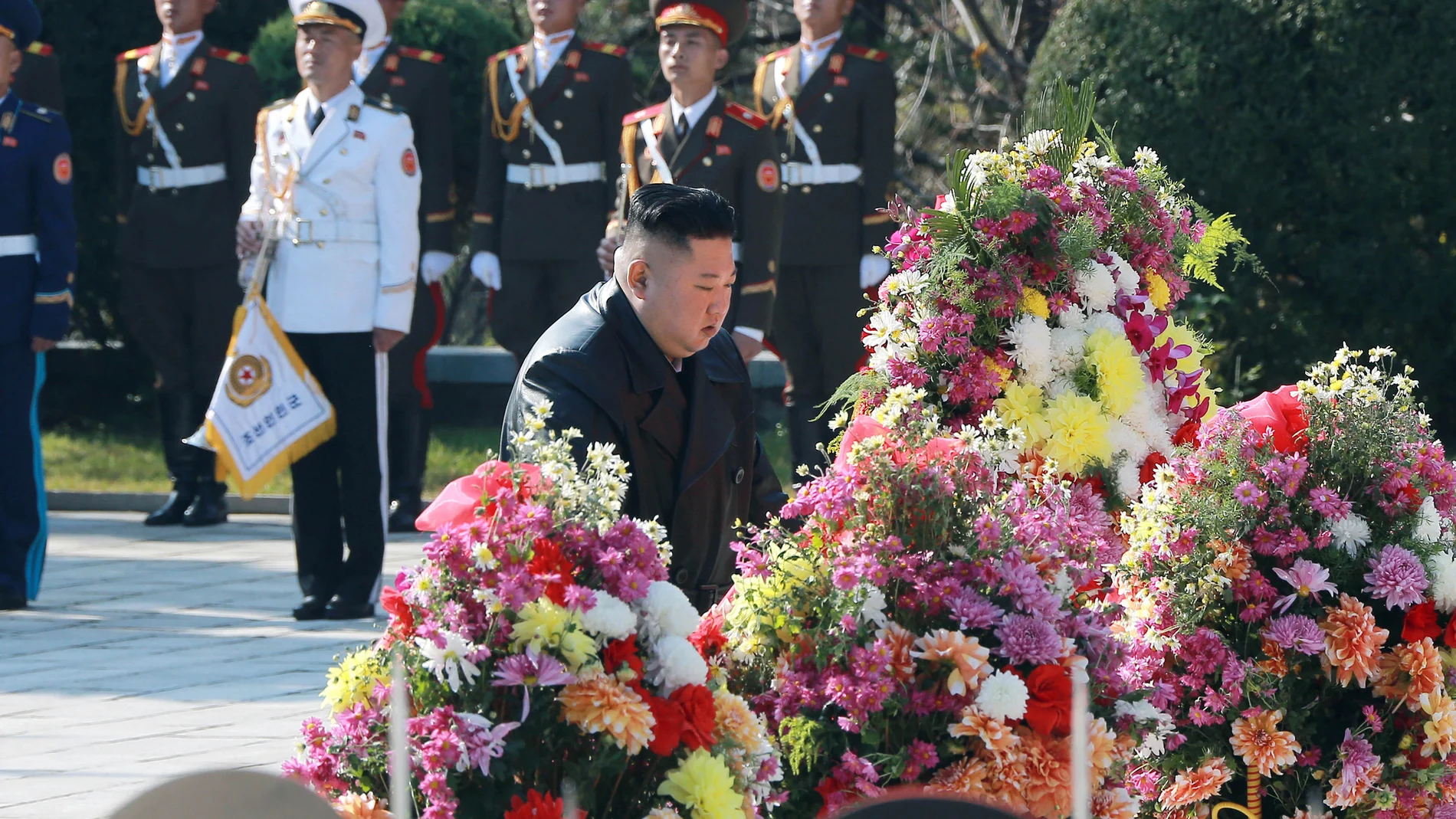 Kim Jong-un durante el homenaje