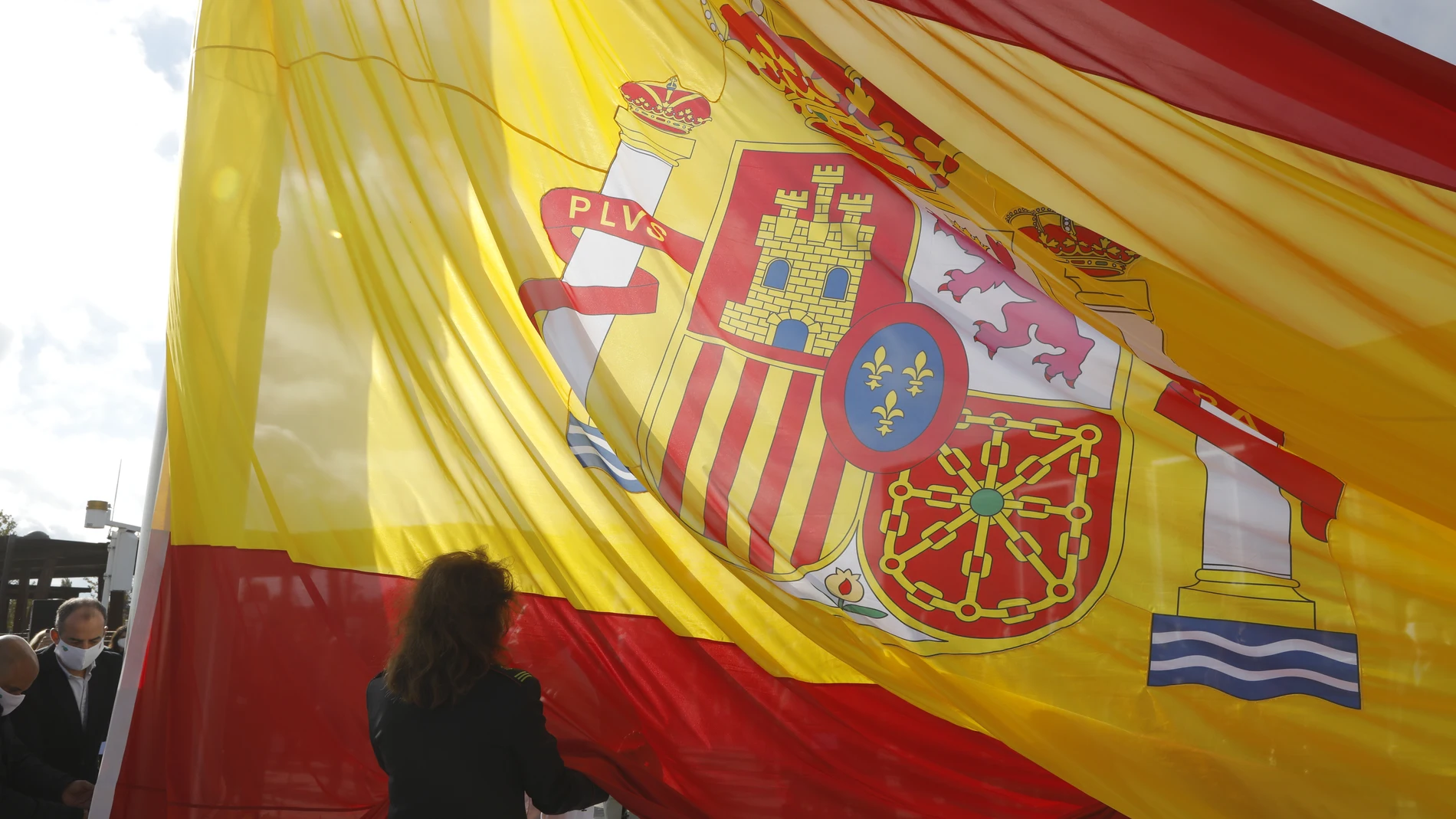 Izado de la Bandera de España en Valdebebas