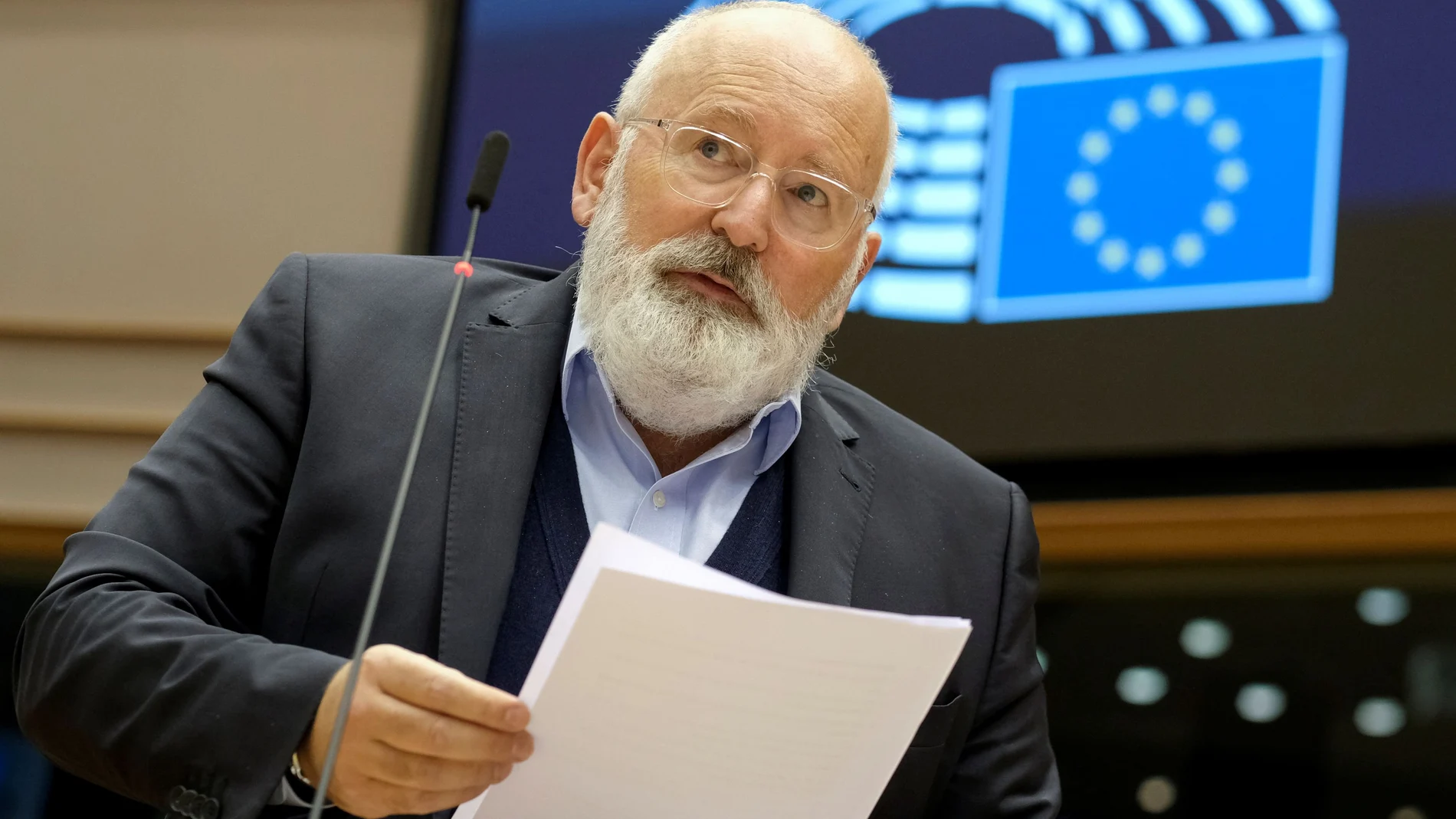 Timmermans afirma que la UE apoyará a los países que elijan la energía nuclear