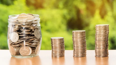 Tener unos gastos elevados durante algunos meses, no podría realizarse en muchos casos sin un ahorro previo
